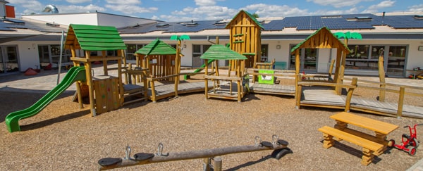 Blick auf den großen Spielplatz der integrativen Kindertagesstätte Bad Kreuznach
